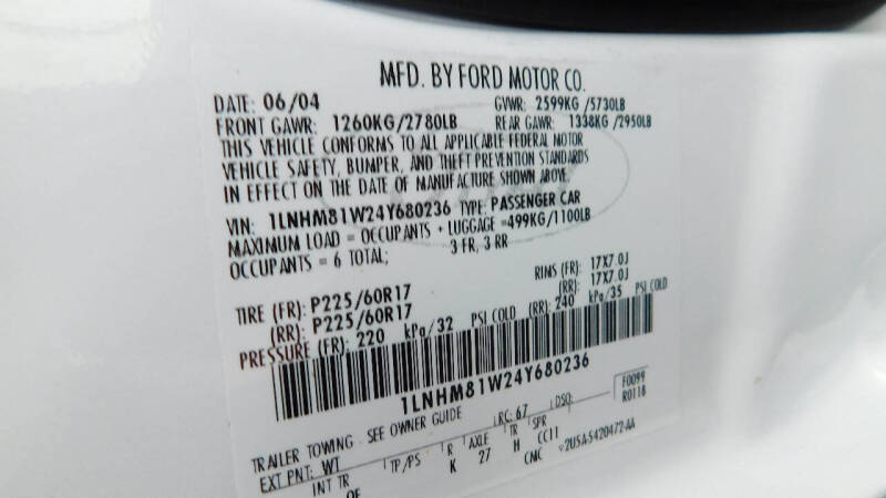 2004 Lincoln Town Car Signature