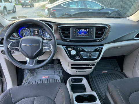 2017 Chrysler Pacifica LX