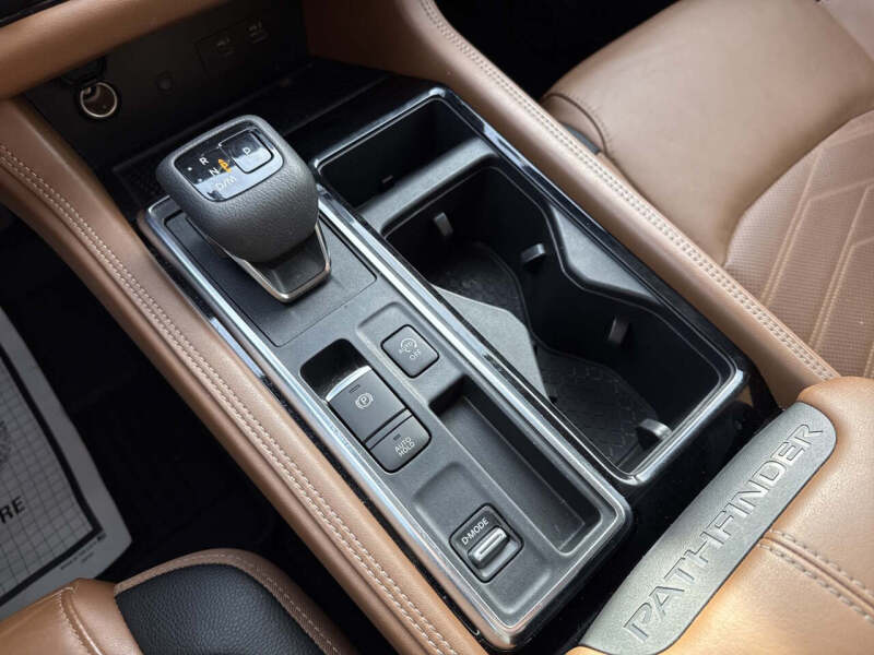 2023 Nissan Pathfinder Platinum