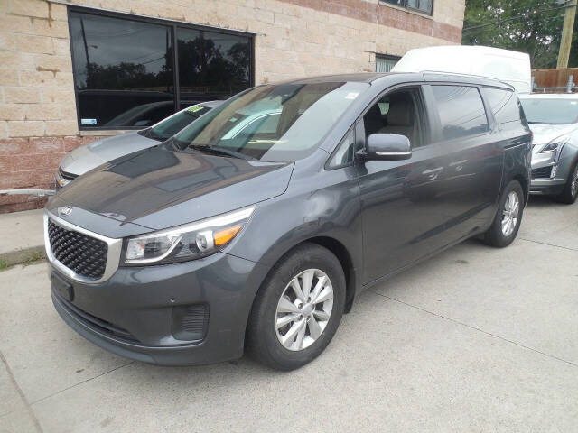 2017 Kia Sedona for sale at VIP Motor Sales in Hazel Park, MI