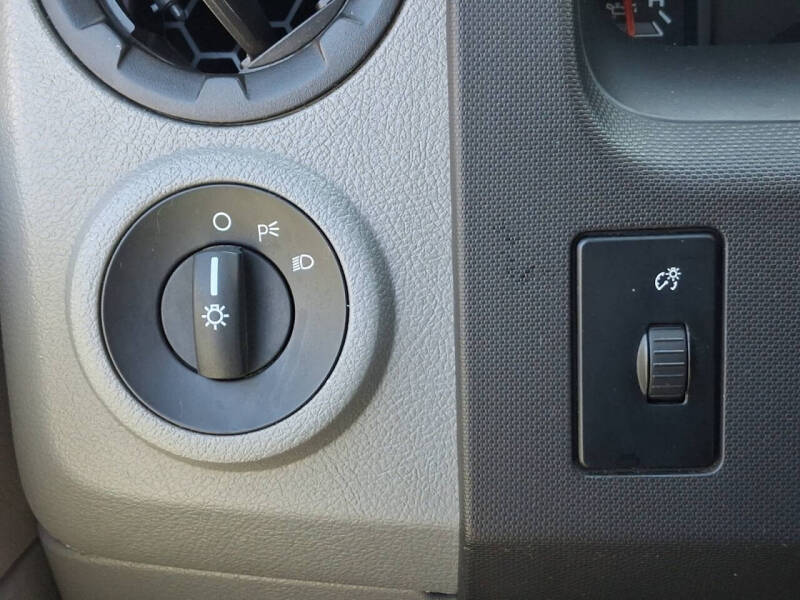 2013 Ford E-Series E-150 XLT