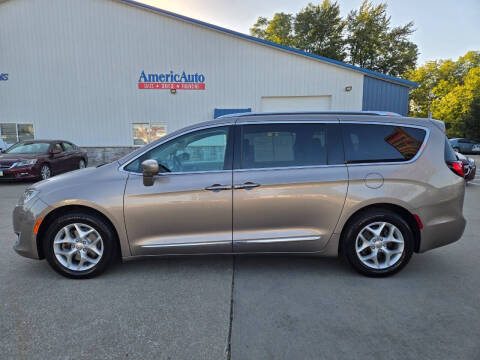 2017 Chrysler Pacifica Touring-L Plus