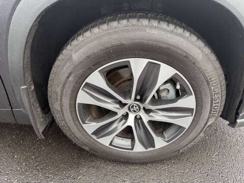 2022 Toyota Highlander Hybrid XLE