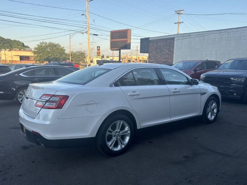 2015 Ford Taurus SEL