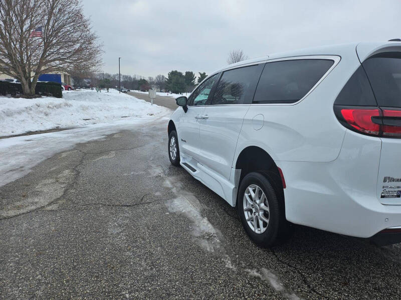 2024 Chrysler Pacifica Touring
