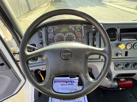 2018 Freightliner M2 106