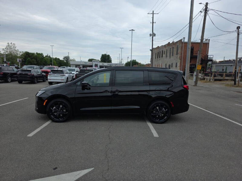 2027 Chrysler Pacifica Limited