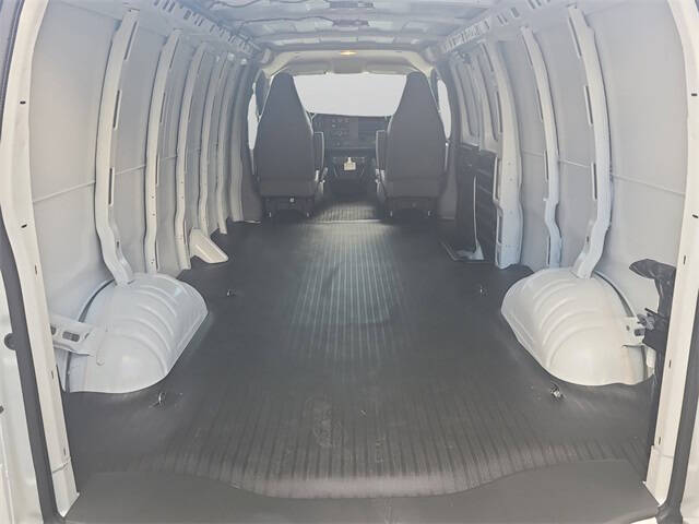 2025 Chevrolet Express 2500