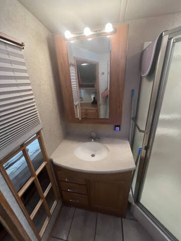 2007 Winnebago Adventurer