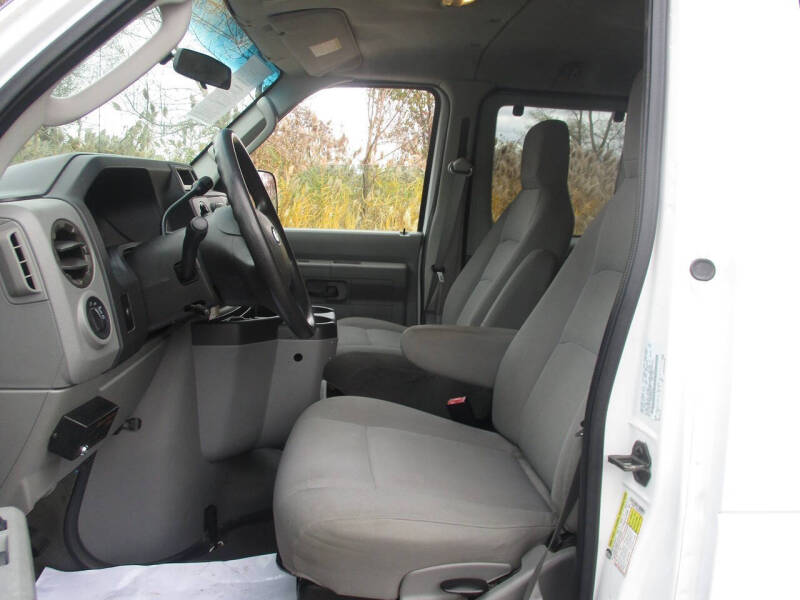2009 Ford E-Series E-150 XLT