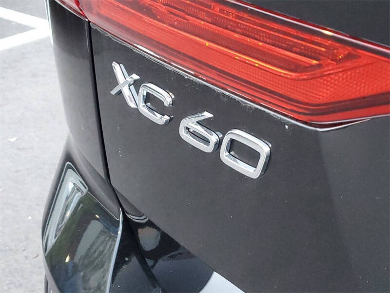 2025 Volvo XC60 B5 Plus Dark Theme