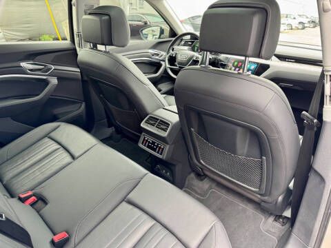 2021 Audi e-tron quattro Premium