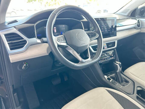 2025 Volkswagen Taos SE