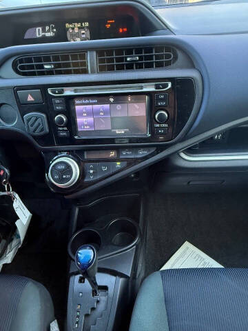 2016 Toyota Prius c Two