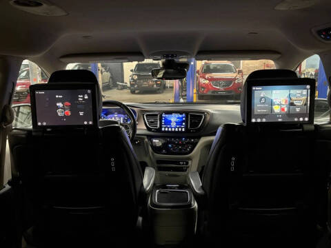 2017 Chrysler Pacifica Touring-L Plus