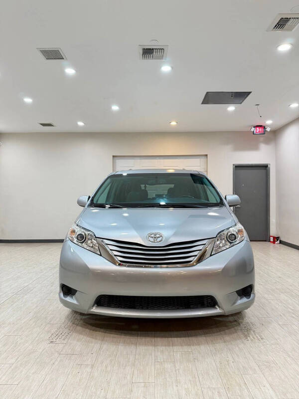 2017 Toyota Sienna LE 8-Passenger