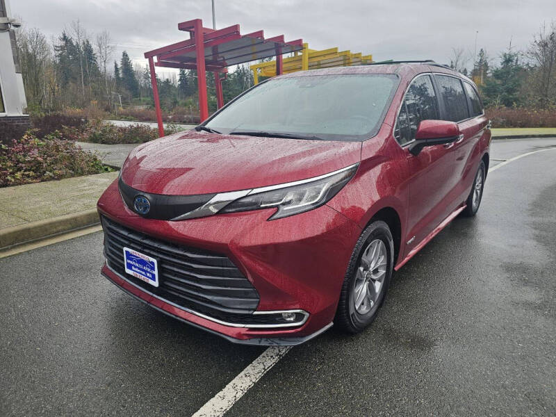2021 Toyota Sienna XLE's photo