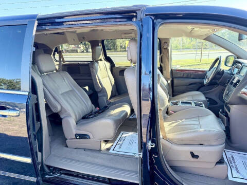 2015 Chrysler Town and Country Touring-L