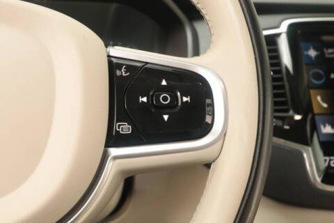 2022 Volvo XC90 T5 Momentum