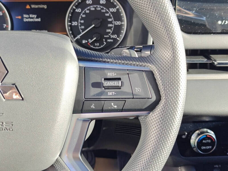 2025 Mitsubishi Outlander ES