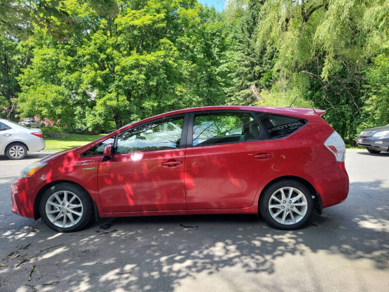 2013 Toyota Prius v Five