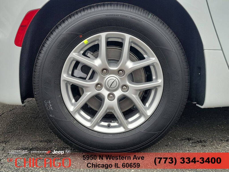 2026 Chrysler Pacifica Select