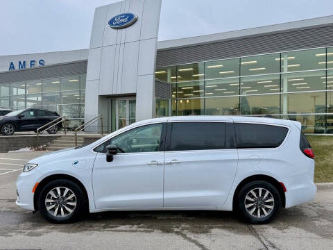 2024 Chrysler Pacifica Plug-In Hybrid Select