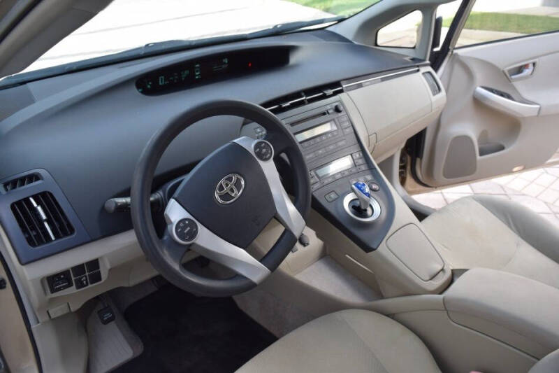 2010 Toyota Prius III