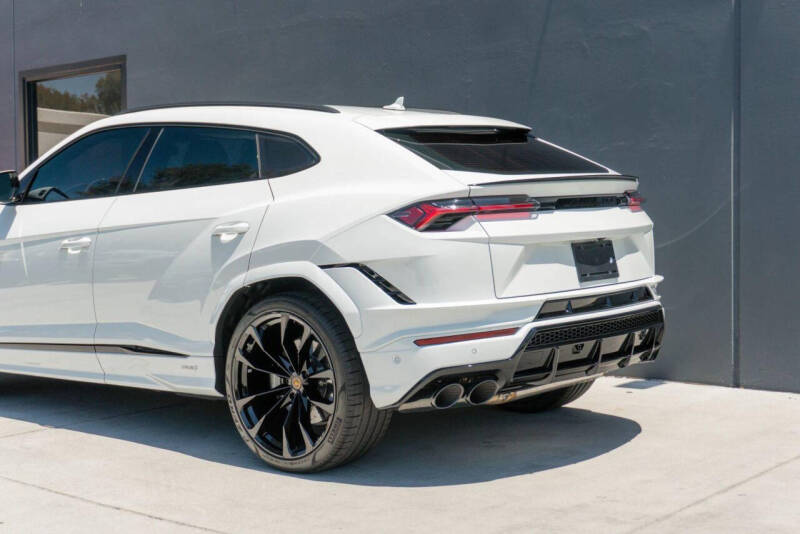 2023 Lamborghini Urus S