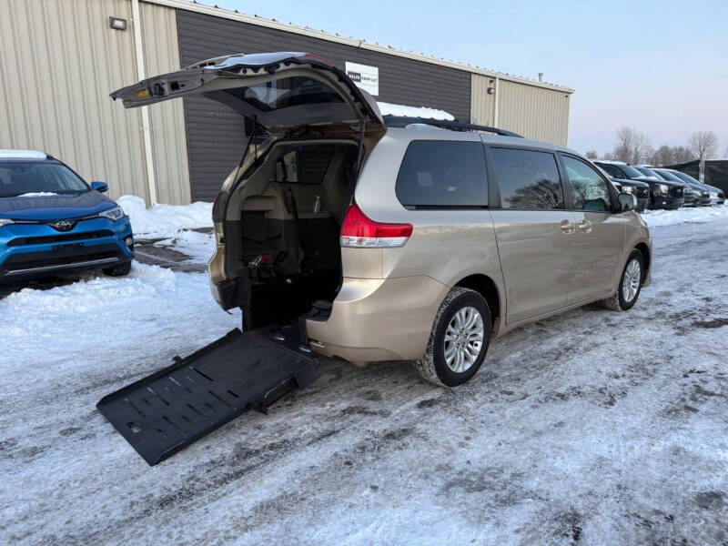 2012 Toyota Sienna LE Mobility 7-Passenger