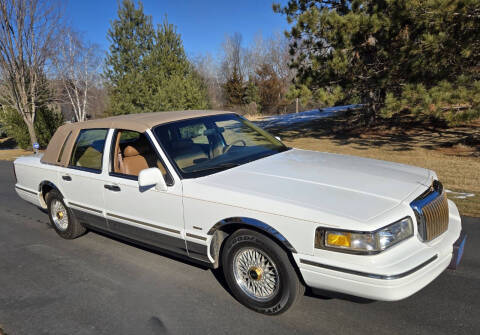 1996 Lincoln Town Car for sale at Cody's Classic & Collectibles, LLC in Stanley WI