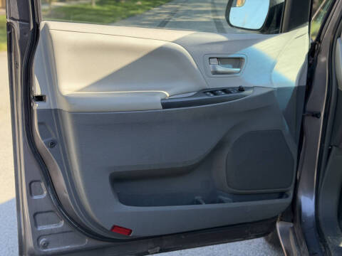 2015 Toyota Sienna LE Mobility 7-Passenger