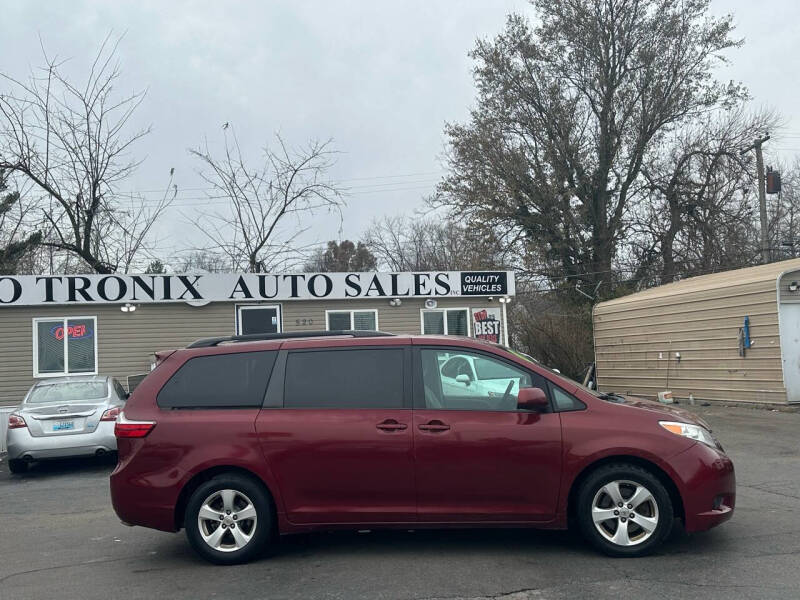 2015 Toyota Sienna LE photo 5