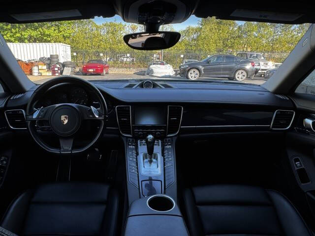 2016 Porsche Panamera Edition
