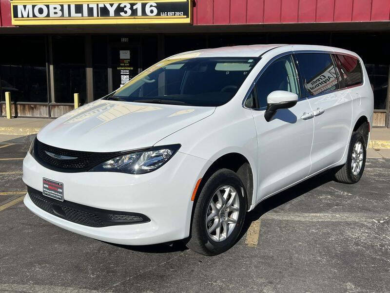 2023 Chrysler Voyager LX