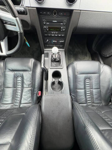 2005 Ford Mustang GT Deluxe