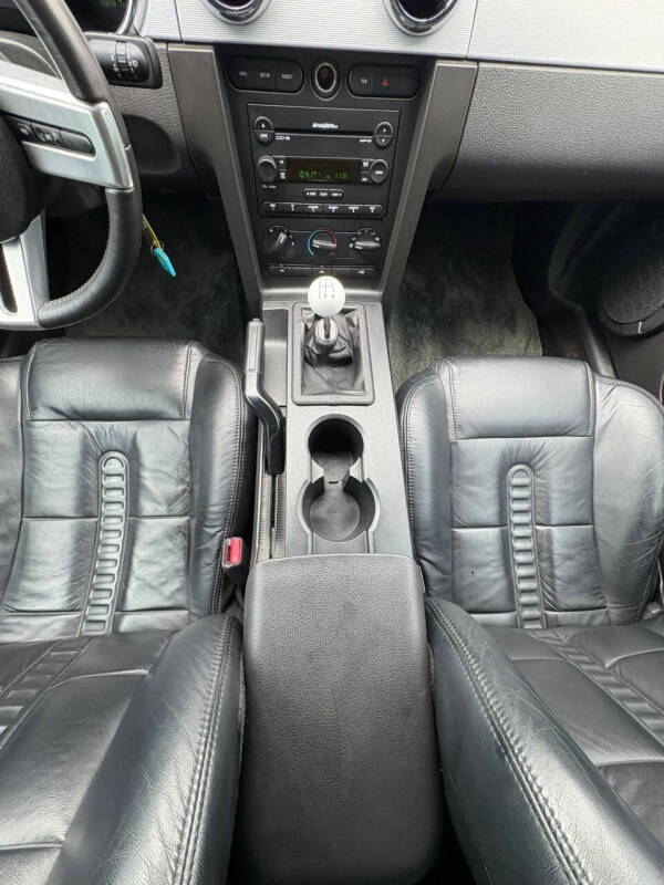 2005 Ford Mustang GT Deluxe