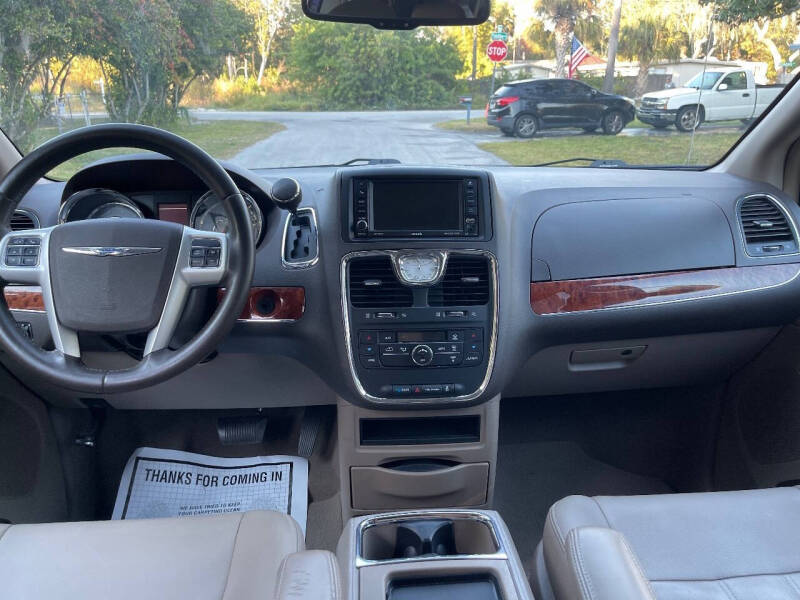 2016 Chrysler Town and Country Touring