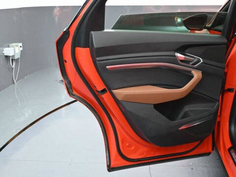 2022 Audi e-tron quattro Premium Plus