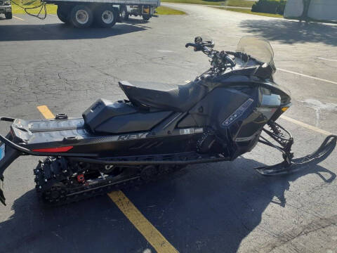 2019 Ski-Doo MXZ® X 850 E-TEC Ripsaw 1