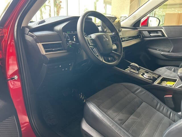 2023 Mitsubishi Outlander PHEV SE