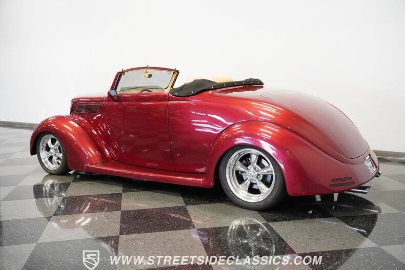 1937 Ford Cabriolet