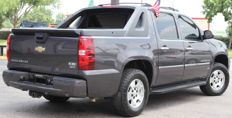 2011 Chevrolet Avalanche for sale at AUTO LEADS in Pasadena TX