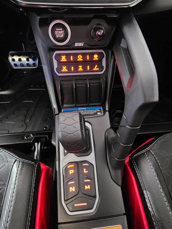 2025 Can-Am Maverick R X RS with Smart-sho