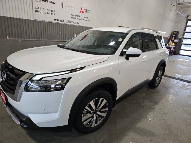 2025 Nissan Pathfinder SL