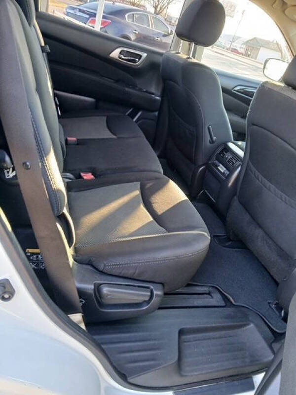 2017 Nissan Pathfinder SV