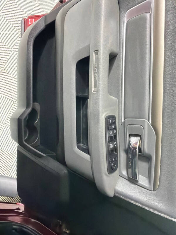 2017 RAM 1500 SLT