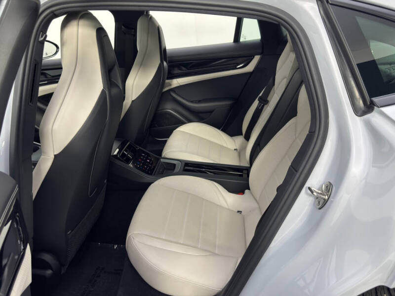 2024 Porsche Panamera 4