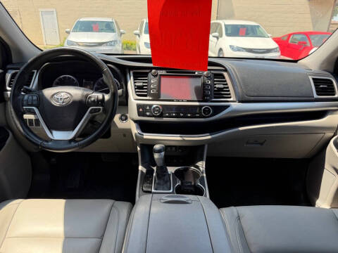 2017 Toyota Highlander SE