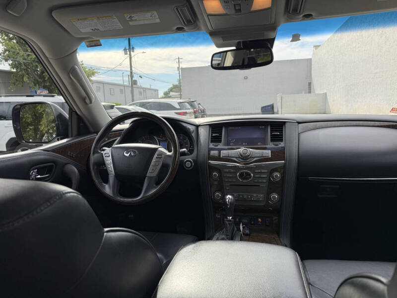 2017 Infiniti QX80 Signature Edition